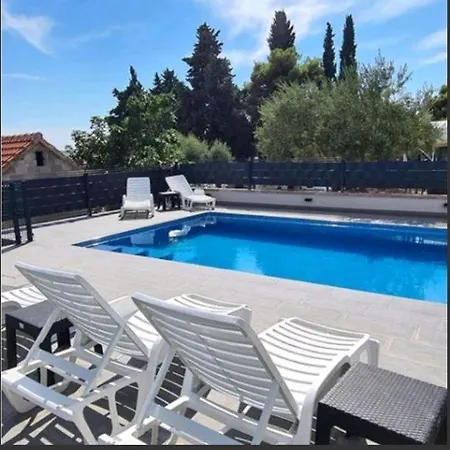 Luxury Viktoria Apartament *